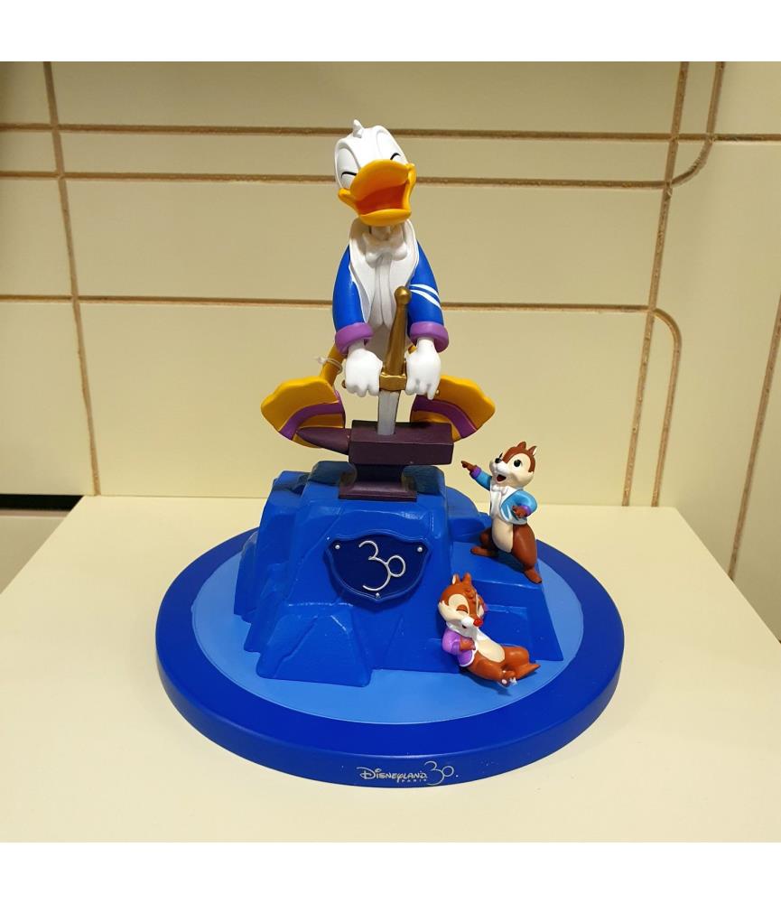 Donald Sword in the Stone 30 years Dlrp fig