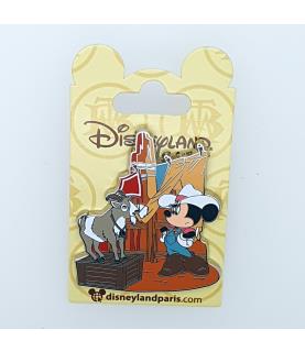DLP - Cowgirl Minnie and Goat - Big Thunder Mountain - Hanging Laundry