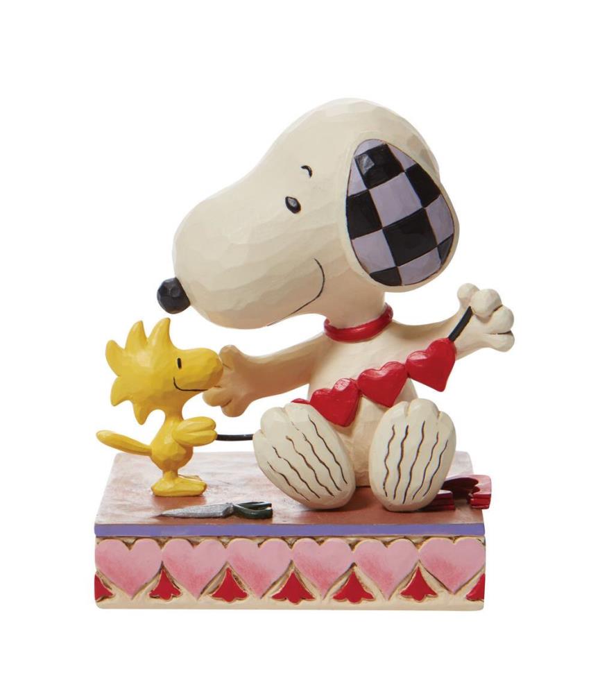 Snoopy with Hearts Garland figurine